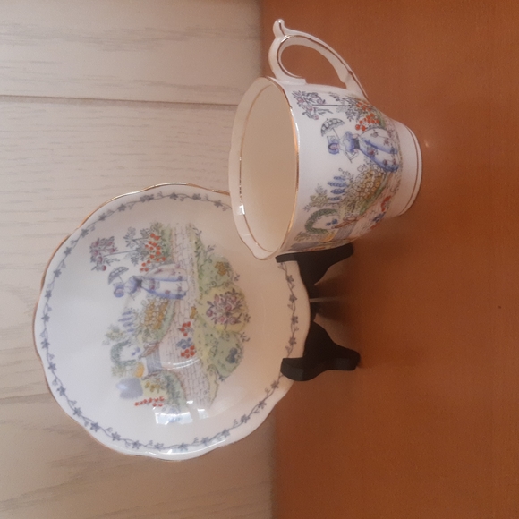 Bell China Fine Bone Made in England Vintage Teacup and saucer - Picture 2 of 9